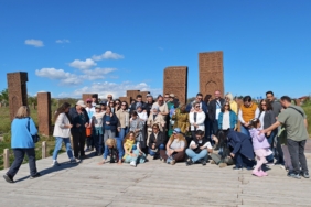 Ahlat Selçuklu Mezarlığı Bayramda Ziyaretçi Akınına Uğradı