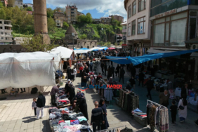 Bitlis'te Bayram Telaşı Tezgahlara Yansıdı