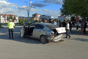 Kahramankazan'da iki otomobilin karıştığı kazada 1 kişi yaralandı