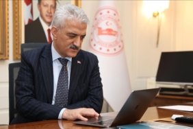 KUTLAMA MESAJLARI PEŞ PEŞE GELDİ