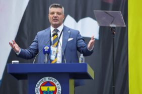 Sadettin Saran, bayramlaşma töreninde konuştu: "Bir yere gitmiyorum"