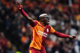 Victor Osimhen'den şampiyonluk sonrası ezeli rakiplere gönderme: "Yapabileceğiniz tek şey bu"
