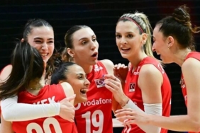 A Milli Kadın Voleybol Takımı Ankara’da namağlup: Ay-yıldızlılar 4’te 4 hedefinden şaşmadı!