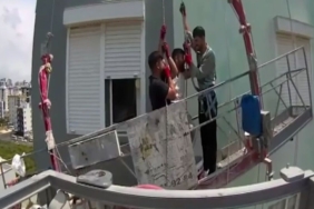 Mersin'de, 8'inci katta iskelede mahsur kalan 3 işçiyi itfaiye kurtardı