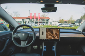 Tesla, ölümcül Teksas kazasında sürücünün manuel müdahalesini öne sürüyor