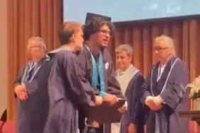 Boğaziçi Üniversitesi Mezuniyetinde Fotoğraf Gerginliği: Diploma İçin İtişme Yaşandı