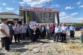 Bıçakla yarasıyla ölen Emine'nin tutuklu eşinin yargılanmasına devam edildi