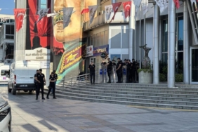 İzmit Belediyesi'ne operasyon!