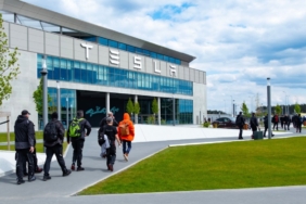 Tesla'nın ikinci çeyrek geliri 28,2 milyar dolara ulaştı