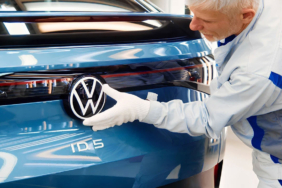 Volkswagen model sayısını yarıya indirecek, 100 bin kişi işten çıkarılabilir
