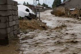Doğubayazıt'ta sağanak yağış sonrası sel meydana geldi