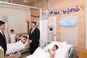 Erzurum Valisi Baruş, Şehir Hastanesi’nde sünnet olan çocukları ziyaret etti