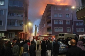 Erzurum’da korkutan çatı yangını