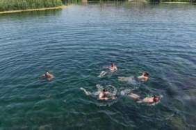 Iğdır'da sıcaktan bunalanlar Karasu Sazlığı'na akın ediyor