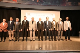 Vali Baruş, "Peygamberimiz ve güzel ahlak" konferansına katıldı