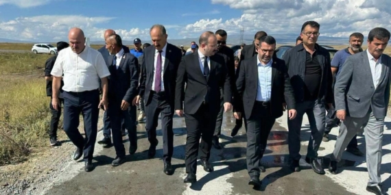 Arpaçay’da köy yolları güçleniyor