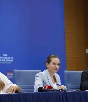 Güreşçileri alnından öpmüştü! Büşra Özdemir'den açıklama
