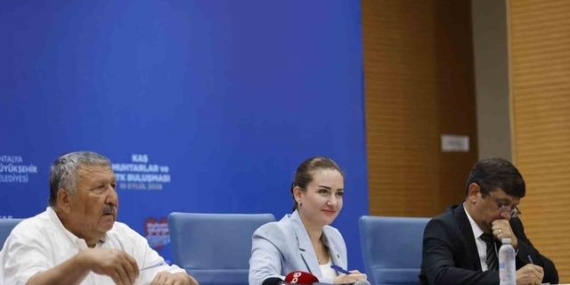 Güreşçileri alnından öpmüştü! Büşra Özdemir'den açıklama